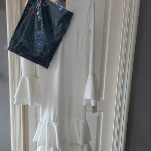Traje de flamenca blanco elástico + mantoncillo y flor de regalo