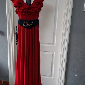 Bata de Romería Color Vino Tinto +cinturón y flor de regalo