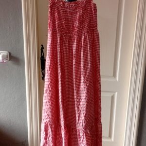 Bata romeria vichy rojo de tirantes